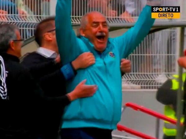 Vítor Oliveira celebra a subida à Primeira Liga