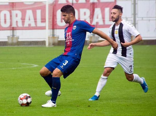 Central e extremos precisam-se em Chaves