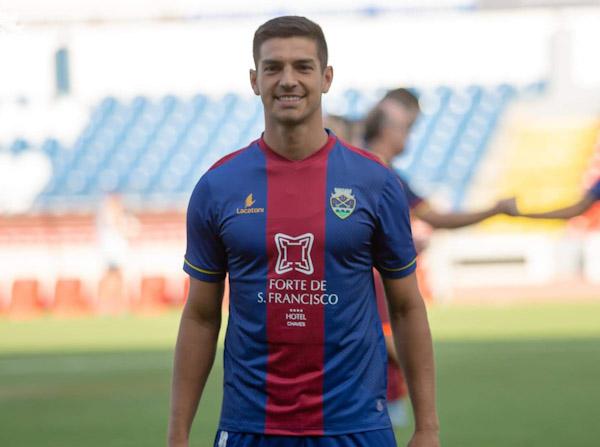 Varzim 2-1 GD Chaves: Duas ofertas de Igor deixam subida em risco