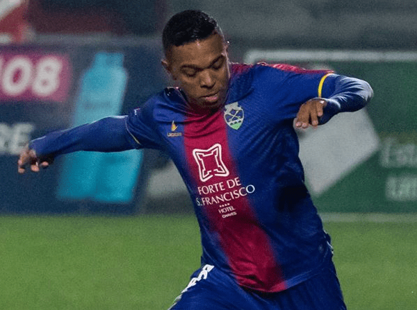 Cova Piedade 0-2 GD Chaves: Dupla de ataque flaviense volta a fazer estragos