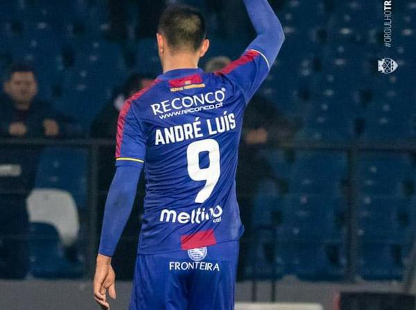 OFICIAL: André Luís vendido ao Moreirense FC