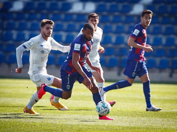 GD Chaves 1-1 FC Porto B: Falta de pontaria dita empate