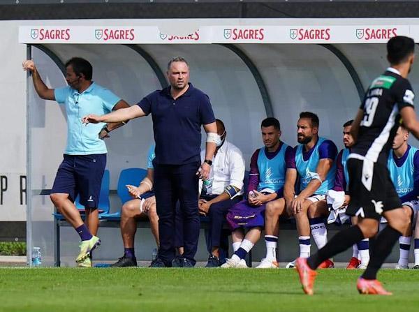 Os comandados de Vítor Campelos estão a meio da tabela no campeonato