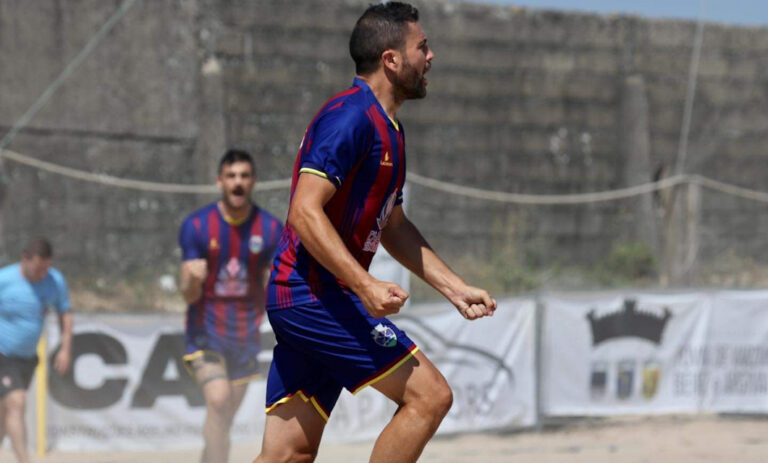 João Fernandes ao serviço da equipa de futebol praia