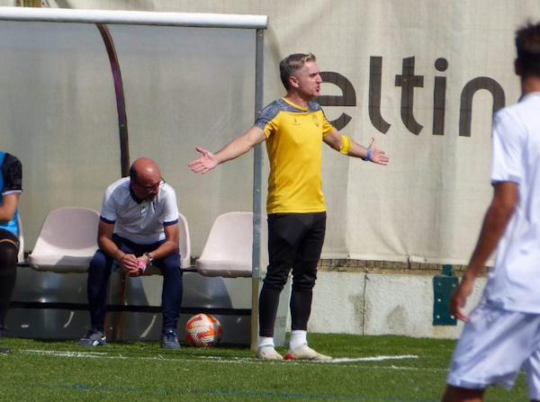 Juniores goleiam, juvenis em perigo