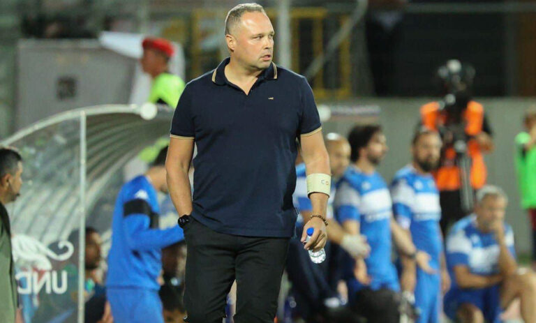Vítor Campelos frente ao Estoril