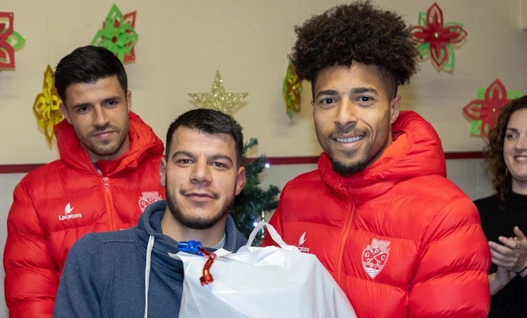 Jovens receberam prendas e afeto dos jogadores do Desportivo