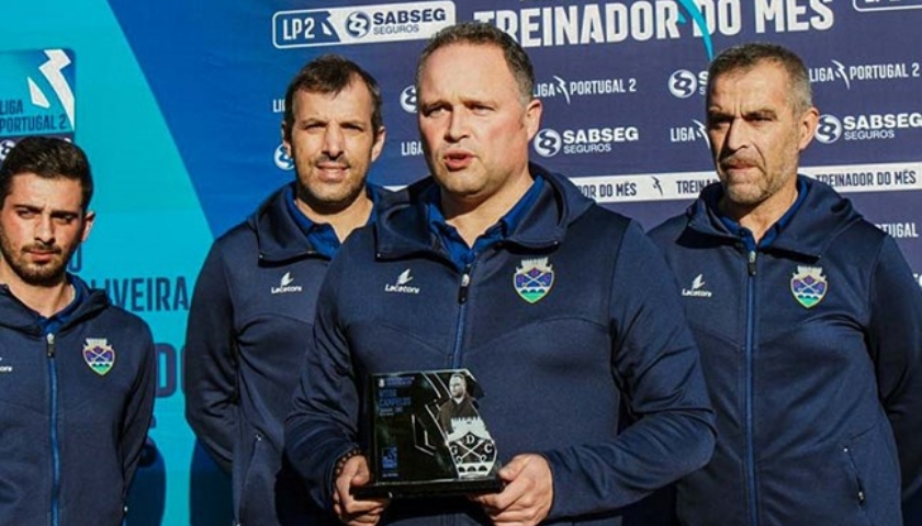 Marco Alves ao lado de Vítor Campelos no Chaves