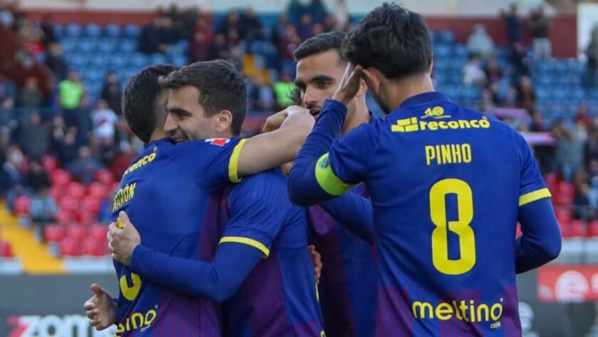 Chaves-plantel-fica-sai